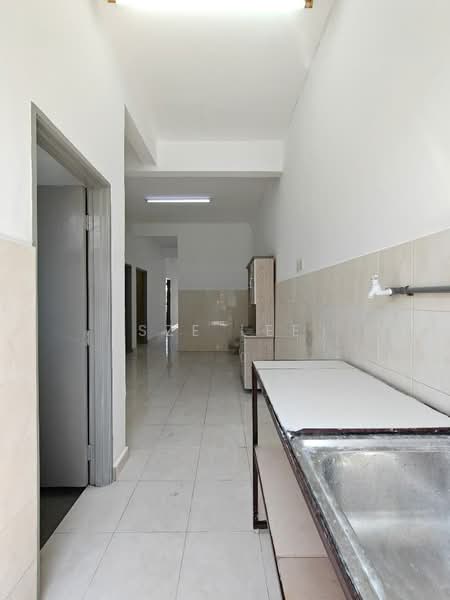 1-storey Terraced House for Sale in Taman Mount Austin (Tebrau) - Sze Lee - Corridor - PropertyGuru.com.my
