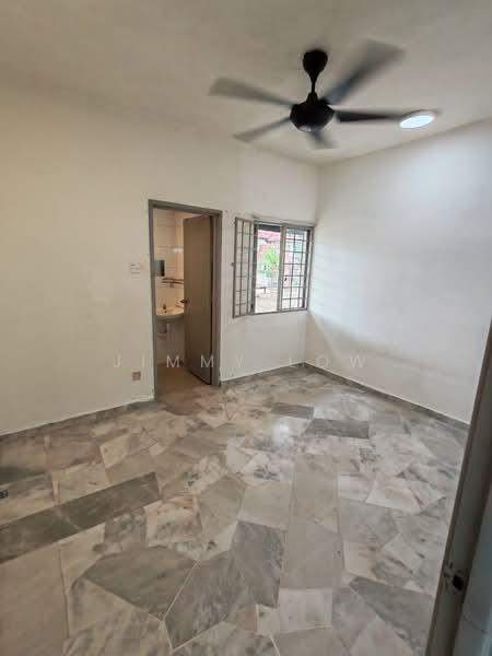 Apartment for Sale at Seri Kasturi - Jimmy Low - Bathroom - PropertyGuru.com.my
