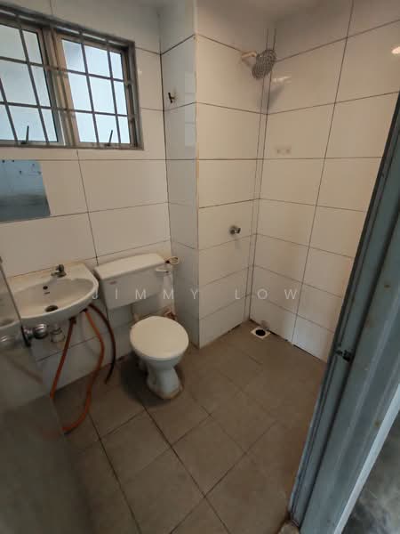 Apartment for Sale at Seri Kasturi - Jimmy Low - Bathroom - PropertyGuru.com.my