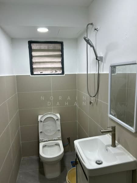 Flat for Sale at Desa Sri Puteri - Noraini Dahan - Bathroom - PropertyGuru.com.my