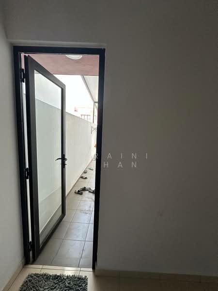 Rumah Teres 3 Tingkat untuk Dijual di Puchong (Selangor) - Noraini Dahan - Entrance - PropertyGuru.com.my