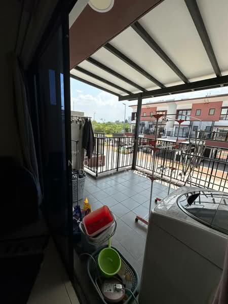 Rumah Teres 3 Tingkat untuk Dijual di Puchong (Selangor) - Noraini Dahan - Balcony - PropertyGuru.com.my