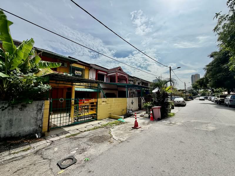 2-storey Terraced House for Sale in Taman Desaria (Petaling Jaya) - Noraini Dahan - Exterior - PropertyGuru.com.my