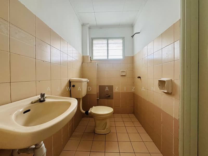2-storey Terraced House for Sale at USJ 14 - Ajwad Azizan - Bathroom - PropertyGuru.com.my