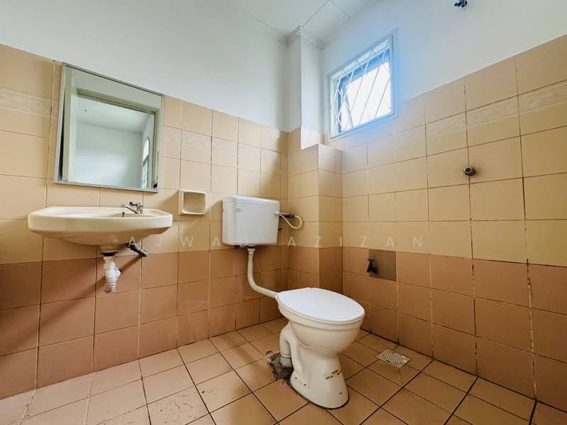 2-storey Terraced House for Sale at USJ 14 - Ajwad Azizan - Bathroom - PropertyGuru.com.my