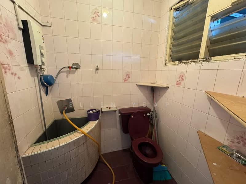 Rumah Teres 1 Tingkat untuk Dijual di Johor Bahru (Johor) - Ellen Yeap - Bathroom - PropertyGuru.com.my