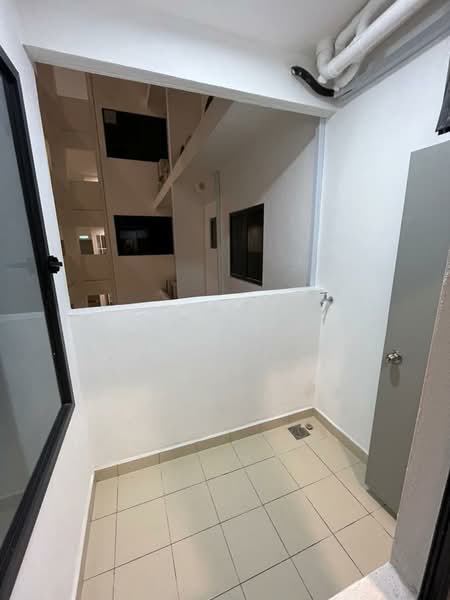 Servis Apartment untuk Disewa di Traders Garden @ Cheras Selatan - Ken Lim - Balcony - PropertyGuru.com.my