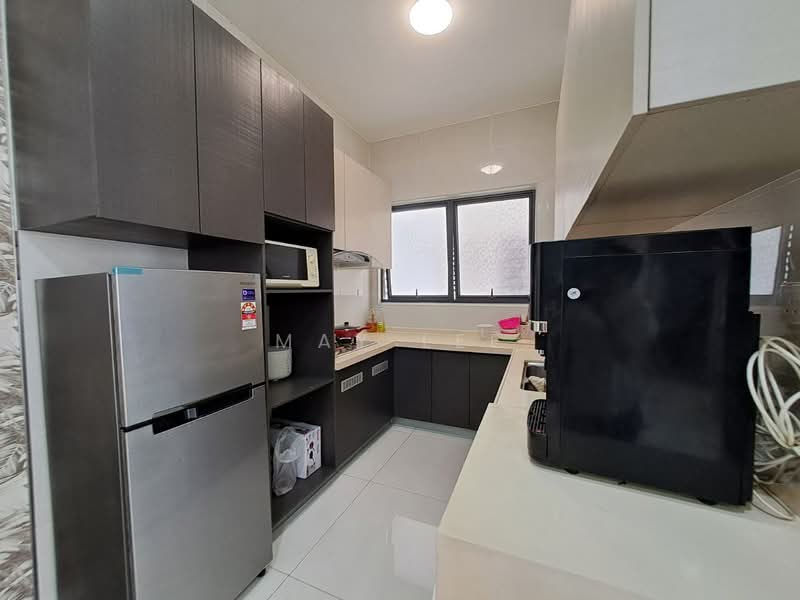 Condominium for Sale at Royal Strand @ Country Garden Danga Bay - May Lee - Kitchen - PropertyGuru.com.my