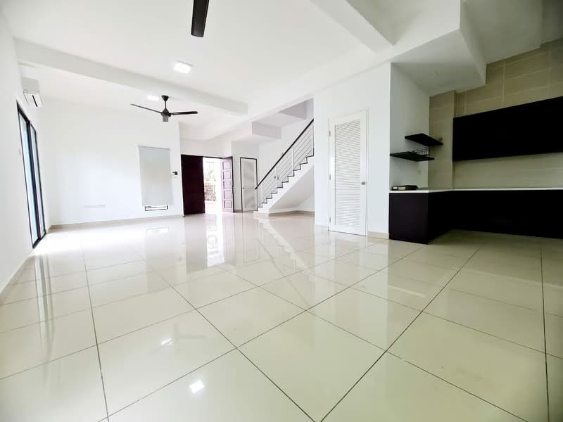 3-storey Terraced House for Sale in Kinrara Residence (Puchong) - John Lee - Living Room - PropertyGuru.com.my