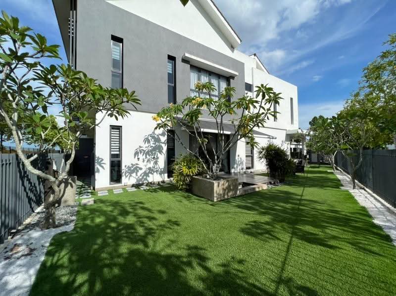 2-storey Terraced House for Sale in Kota Kemuning (Shah Alam) - ET Cheah - Side Garden - PropertyGuru.com.my