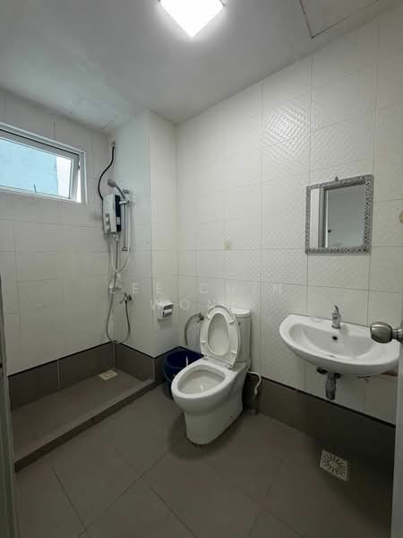 Service Residence for Sale at Seasons Amara Larkin - Lee Chin Wong - Bathroom - PropertyGuru.com.my