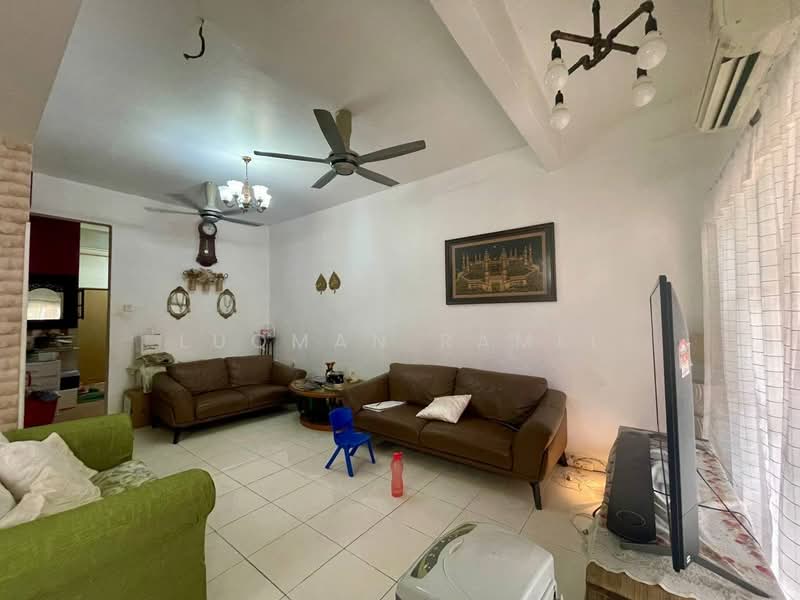 2-storey Terraced House for Sale in Bandar Tun Hussein Onn (Cheras) - Luqman Ramli - Living Room - PropertyGuru.com.my