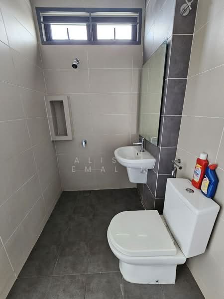 Rumah Teres 2 Tingkat untuk Dijual di Shah Alam (Selangor) - Alissa Emalyn - Bathroom - PropertyGuru.com.my
