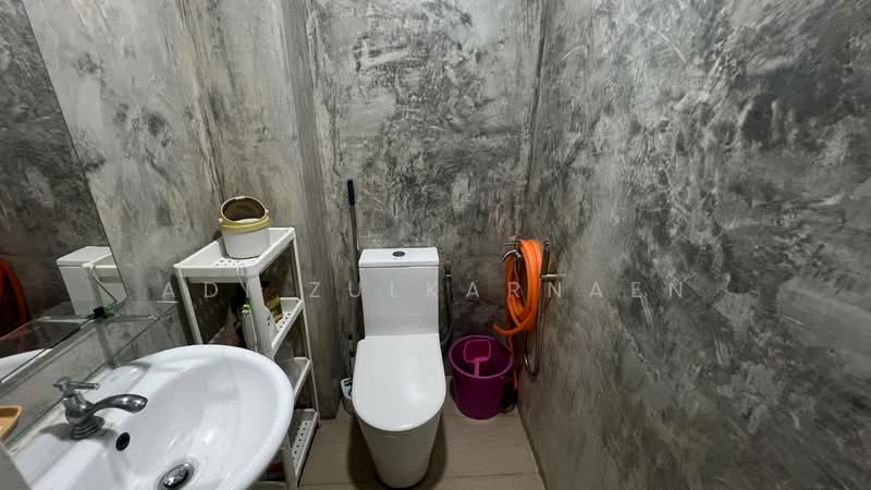 Condominium for Sale at Sri Bayu Condominium - Adi Zulkarnaen - Bathroom - PropertyGuru.com.my