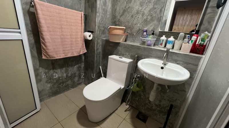 Condominium for Sale at Sri Bayu Condominium - Adi Zulkarnaen - Bathroom - PropertyGuru.com.my