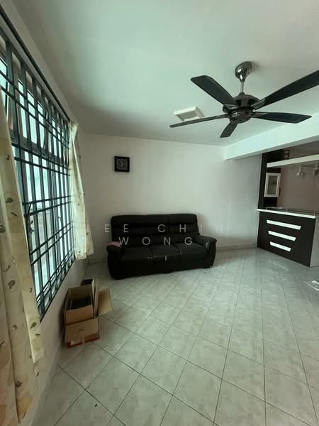 2-storey Terraced House for Sale at Taman Sri Pulai Perdana - Lee Chin Wong - Living Room - PropertyGuru.com.my