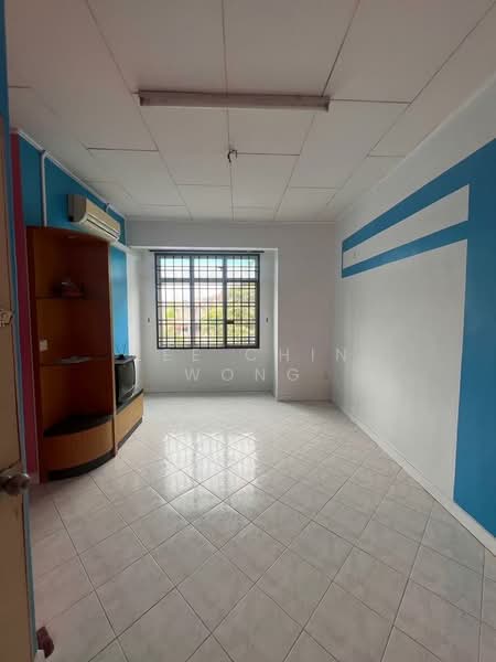 2-storey Terraced House for Sale at Taman Sri Pulai Perdana - Lee Chin Wong - Living Room - PropertyGuru.com.my
