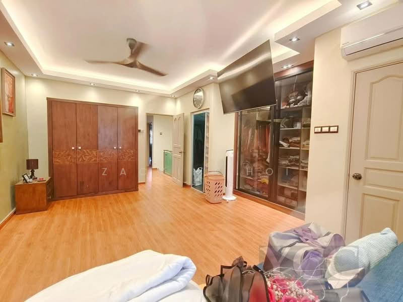2-storey Terraced House for Sale in Kota Kemuning (Shah Alam) - Zackinn Hoi - Master Bedroom - PropertyGuru.com.my