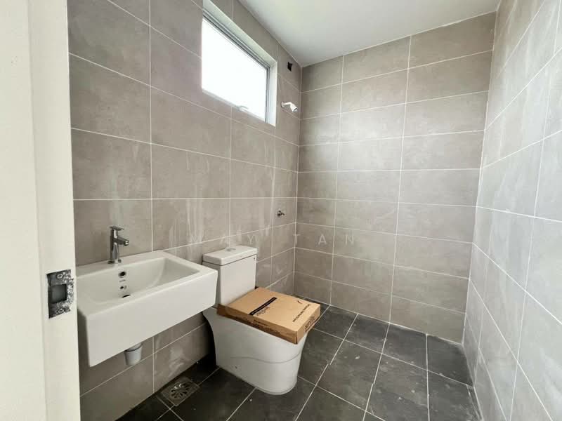 2-storey Terraced House for Sale in Bandar Seri Impian (Kluang) - May Tan - Bathroom - PropertyGuru.com.my