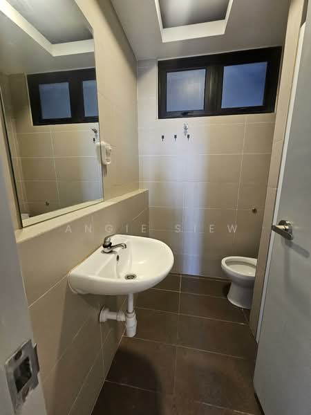 Servis Apartment untuk Disewa di Glomac Centro Service Apartment - Angie Siew - Bathroom - PropertyGuru.com.my