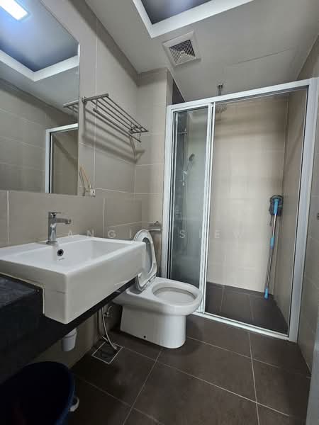 Servis Apartment untuk Disewa di Glomac Centro Service Apartment - Angie Siew - Bathroom - PropertyGuru.com.my