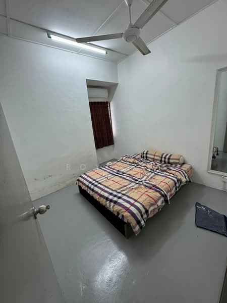 Rumah Teres 1 Tingkat untuk Disewa di Teluk Kemang (Negeri Sembilan) - Roy Law - Bedroom - PropertyGuru.com.my