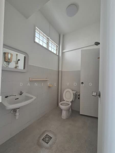 Rumah Teres 2 Tingkat untuk Dijual di Permas Jaya (Johor) - Daniel Yong - Bathroom - PropertyGuru.com.my