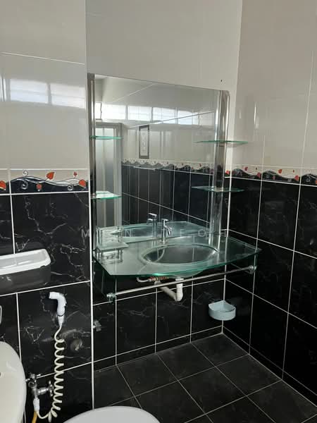 Kondominium untuk Disewa di University Heights - Mon Teoh - Bathroom - PropertyGuru.com.my