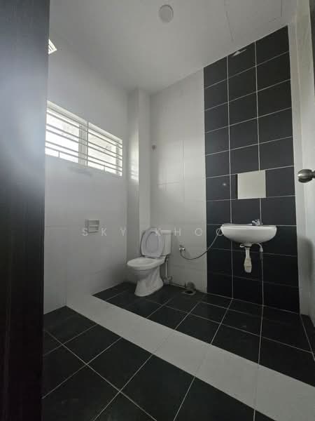 Rumah Teres 2 Tingkat untuk Dijual di Taman Nusantara Prima (Gelang Patah) - Sky Khoo - Bathroom - PropertyGuru.com.my