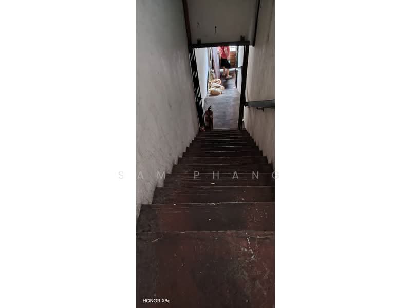 Kedai / Pejabat untuk Dijual di Bandar Country Homes (Rawang) - Sam Phang - staircase - PropertyGuru.com.my