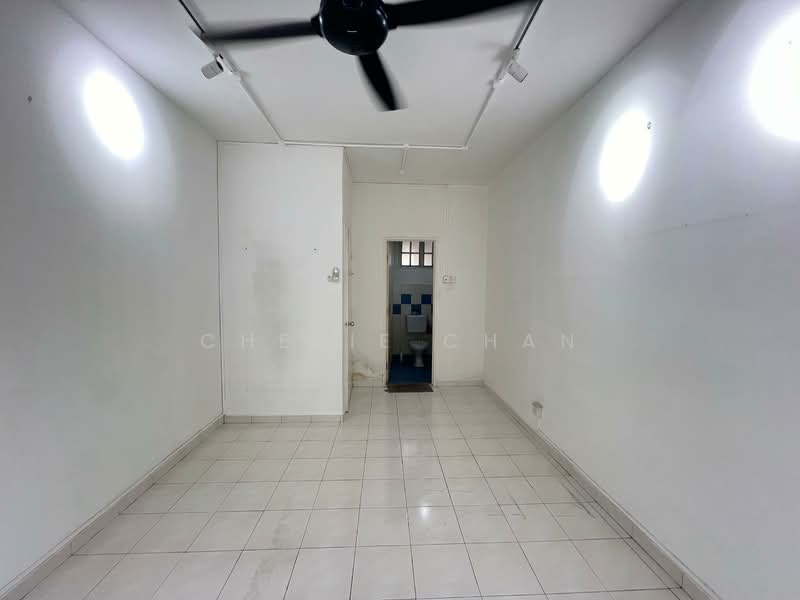 Pangsapuri untuk Dijual di Impian Senibong Apartment - Cherie Chan - Bathroom - PropertyGuru.com.my