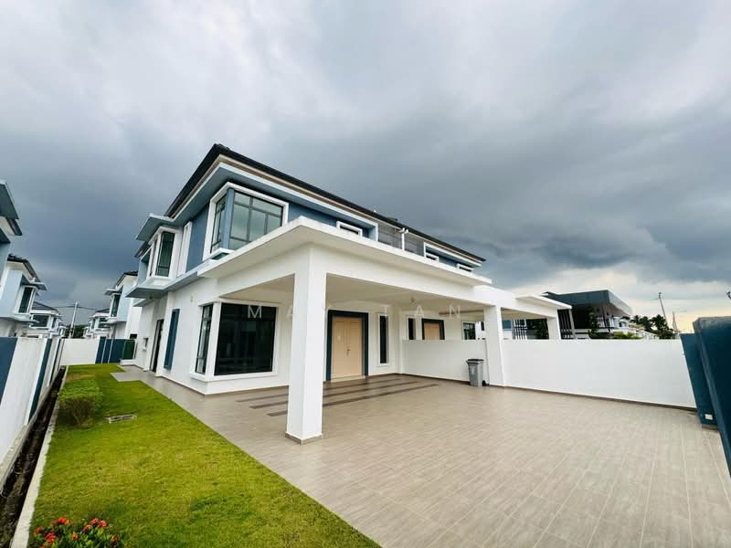 Rumah Berkembar untuk Dijual di Taman Kluang Perdana (Kluang) - May Tan - Exterior - PropertyGuru.com.my