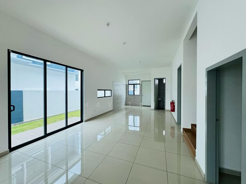 Rumah Berkembar untuk Dijual di Taman Kluang Perdana (Kluang) - May Tan - Living Room - PropertyGuru.com.my