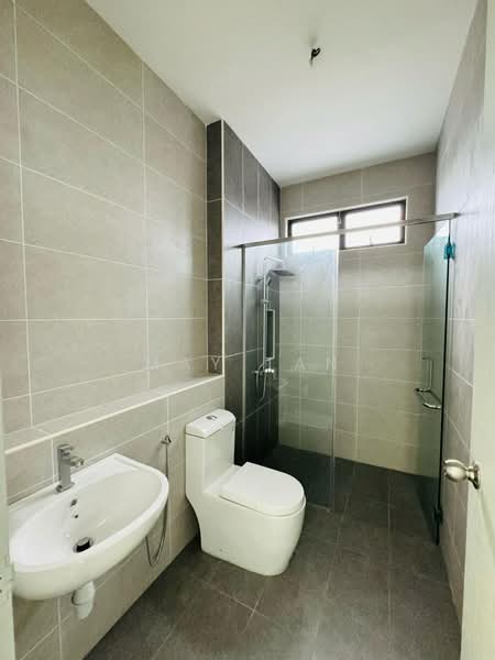 Rumah Berkembar untuk Dijual di Taman Kluang Perdana (Kluang) - May Tan - Bathroom - PropertyGuru.com.my
