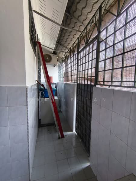 Rumah Teres 1.5 Tingkat untuk Disewa di Taman Molek (Johor Bahru) - Marcus Tan - Balcony - PropertyGuru.com.my