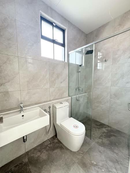 Bungalow for Sale in Taman Parkland (Kluang) - May Tan - Bathroom - PropertyGuru.com.my