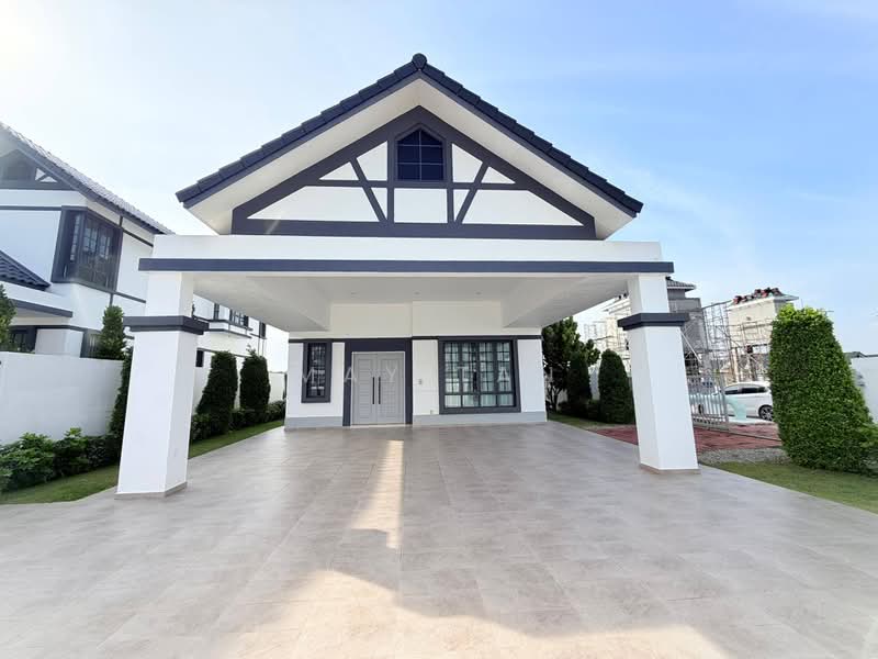 Bungalow for Sale in Taman Parkland (Kluang) - May Tan - PropertyGuru.com.my