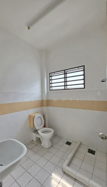 2-storey Terraced House for Sale in Bandar Seri Botani (Simpang Pulai) - Lee Muzi - Bathroom - PropertyGuru.com.my
