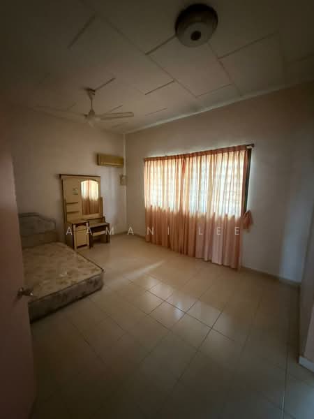 2-storey Terraced House for Sale in Taman Pelangi (Johor Bahru) - Aamani Lee - Bedroom - PropertyGuru.com.my
