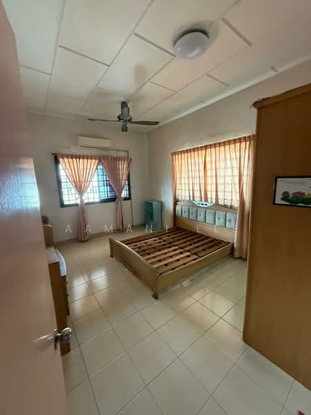 2-storey Terraced House for Sale in Taman Pelangi (Johor Bahru) - Aamani Lee - Bedroom - PropertyGuru.com.my