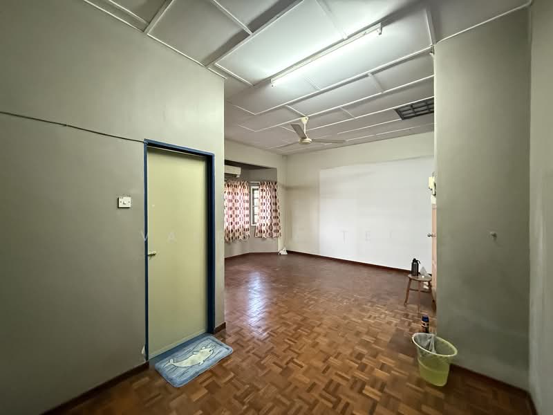 Terraced House for Sale in Kapar (Selangor) - Valesca Tee - Living Room - PropertyGuru.com.my