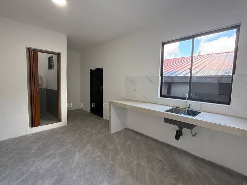 Rumah Teres 1 Tingkat untuk Dijual di Taman Gelang Emas (Gelang Patah) - Marcus Tey - Kitchen - PropertyGuru.com.my