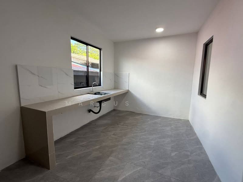 Rumah Teres 1 Tingkat untuk Dijual di Taman Gelang Emas (Gelang Patah) - Marcus Tey - Kitchen - PropertyGuru.com.my