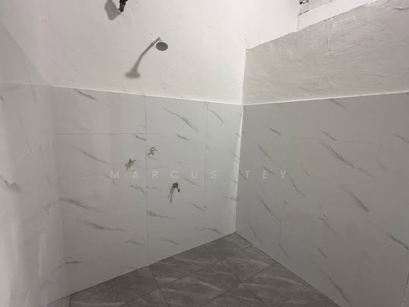 Rumah Teres 1 Tingkat untuk Dijual di Taman Gelang Emas (Gelang Patah) - Marcus Tey - Bathroom - PropertyGuru.com.my