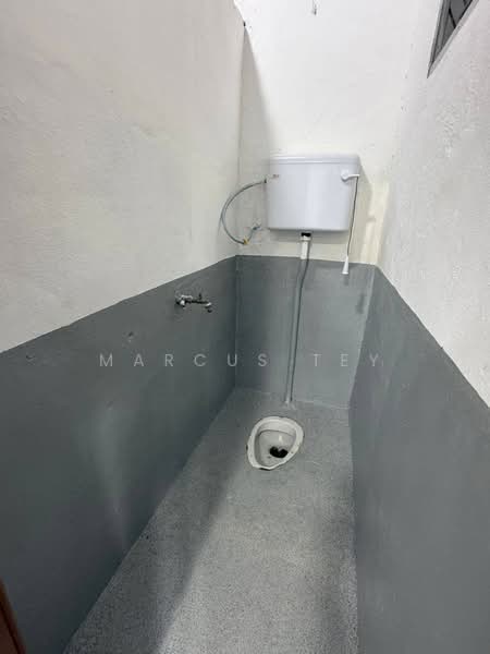 Rumah Teres 1 Tingkat untuk Dijual di Taman Gelang Emas (Gelang Patah) - Marcus Tey - Bathroom - PropertyGuru.com.my