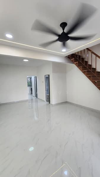 Rumah Teres 2 Tingkat untuk Dijual di Taman Titiwangsa (Kluang) - Marcus Tey - Living Room - PropertyGuru.com.my