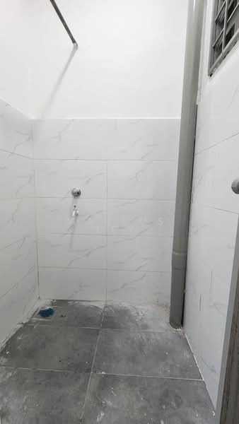 Rumah Teres 2 Tingkat untuk Dijual di Taman Titiwangsa (Kluang) - Marcus Tey - Bathroom - PropertyGuru.com.my