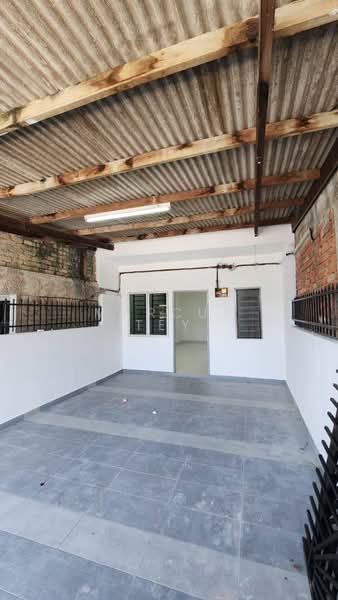 Rumah Teres 2 Tingkat untuk Dijual di Taman Titiwangsa (Kluang) - Marcus Tey - Exterior - PropertyGuru.com.my