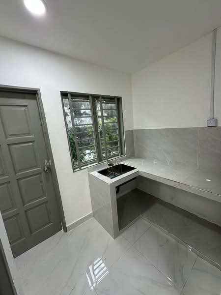 Rumah Teres 2 Tingkat untuk Dijual di Taman Titiwangsa (Kluang) - Marcus Tey - Kitchen - PropertyGuru.com.my