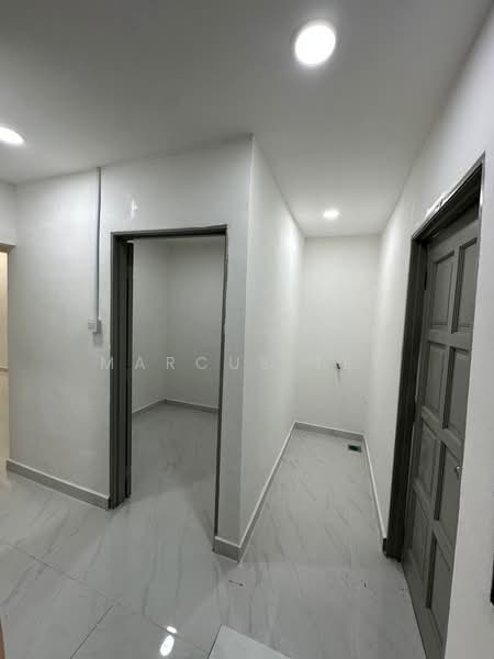 Rumah Teres 2 Tingkat untuk Dijual di Taman Titiwangsa (Kluang) - Marcus Tey - Corridor - PropertyGuru.com.my